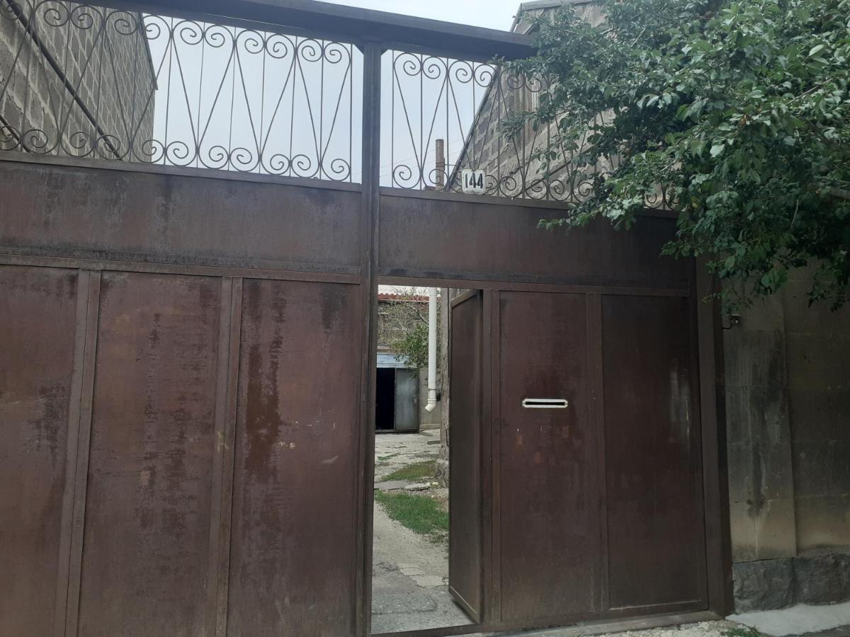 Guest House Otilia Ґюмрі Екстер'єр фото