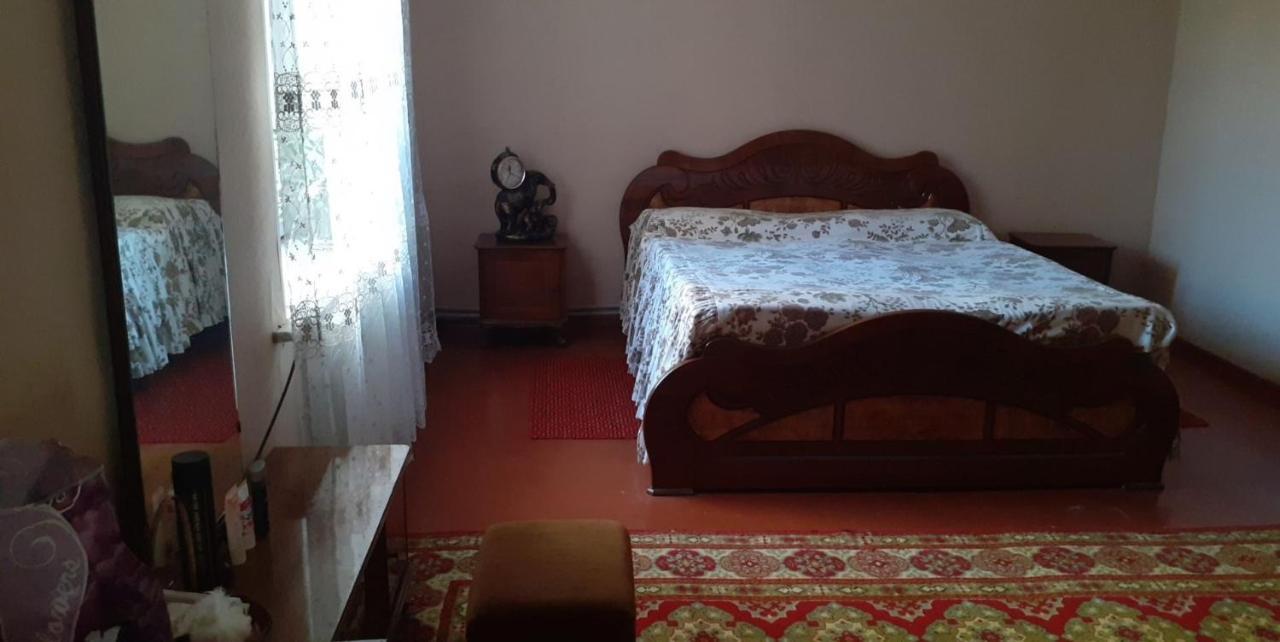 Guest House Otilia Ґюмрі Екстер'єр фото
